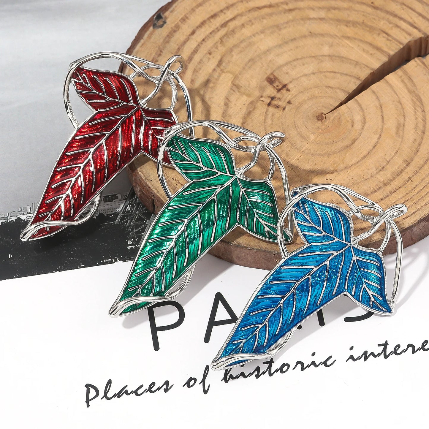 Broche Folhas Verdes de Lórien – O Senhor dos Anéis (Elfico, Colecionável em Metal)