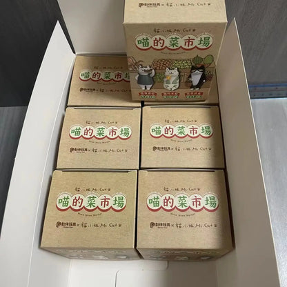 Caixa Surpresa Ms. Cat – Mini Figuras de Gatinhos do Mercado Meow (Colecionável Decorativo)