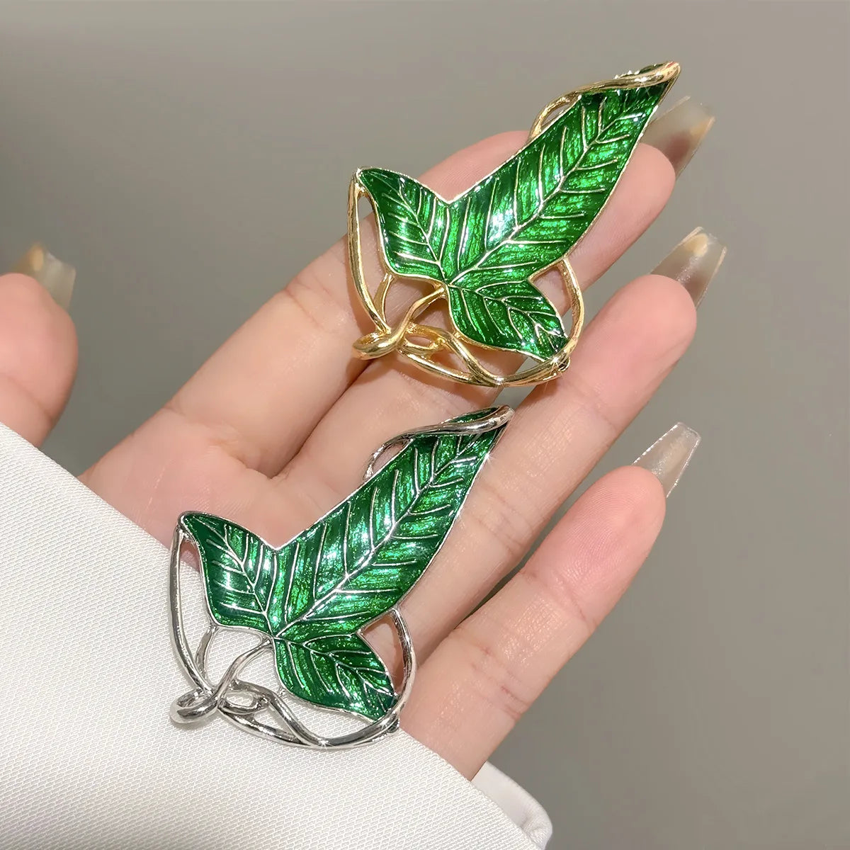 Broche Folhas Verdes de Lórien – O Senhor dos Anéis (Elfico, Colecionável em Metal)